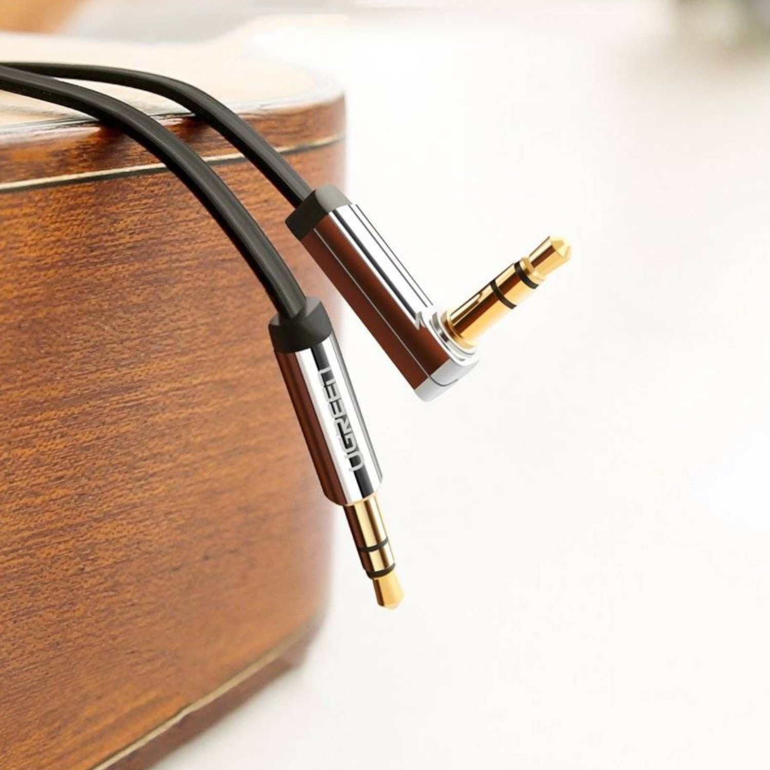 UGreen AV119 Right-angled 3.5mm Flat Aux Cable 2m - Black/Silver - Image 5